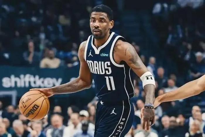 关于NBA：两笔交易达成，欧文降薪助独行侠补强，湖人问价维金斯的信息