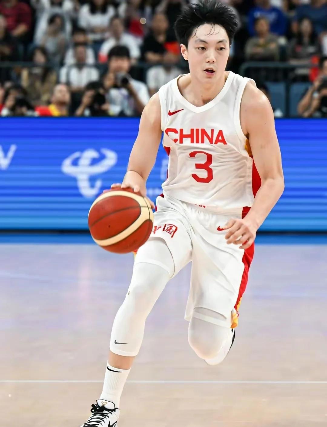 关于胡金秋16+6胡明轩10分中国男篮险胜波黑的信息