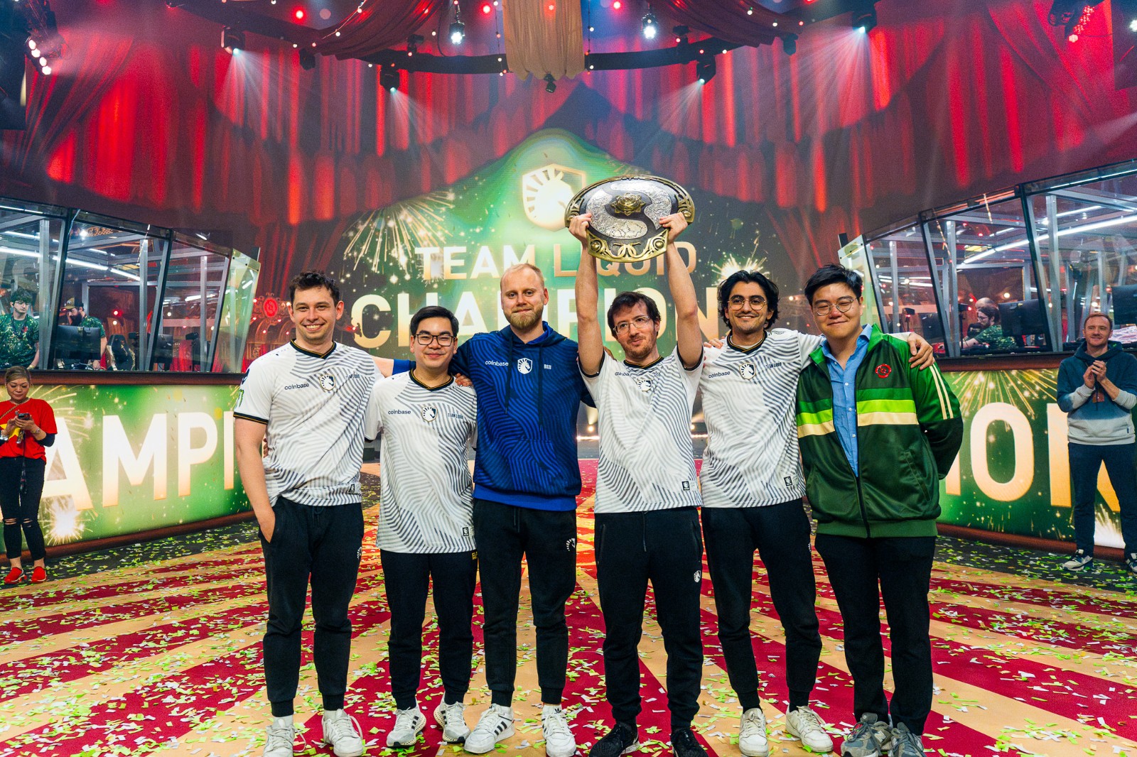 电竞世界杯《DOTA2》：TS战队再次夺冠获100万美元奖金的简单介绍