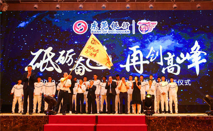霍芬海姆球队夺得关键胜利，继续向冠军发起冲击